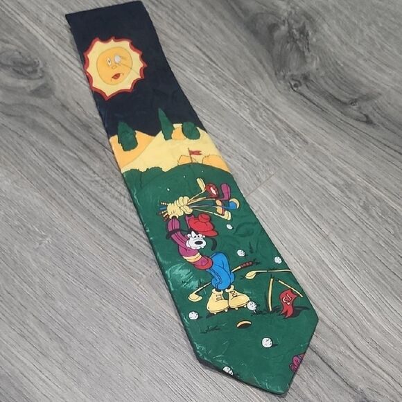 Beautiful DISNEY Goofy Golfing Fun Nostalgia Tie - Picture 1 of 7